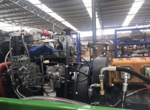 魯樽機(jī)械：這才是自上料攪拌車該有的樣子！